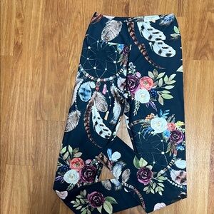 Gear Bunch Floral and Feather Print Leggings